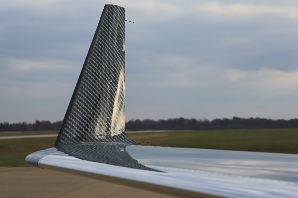 крыло из углеродного волокна